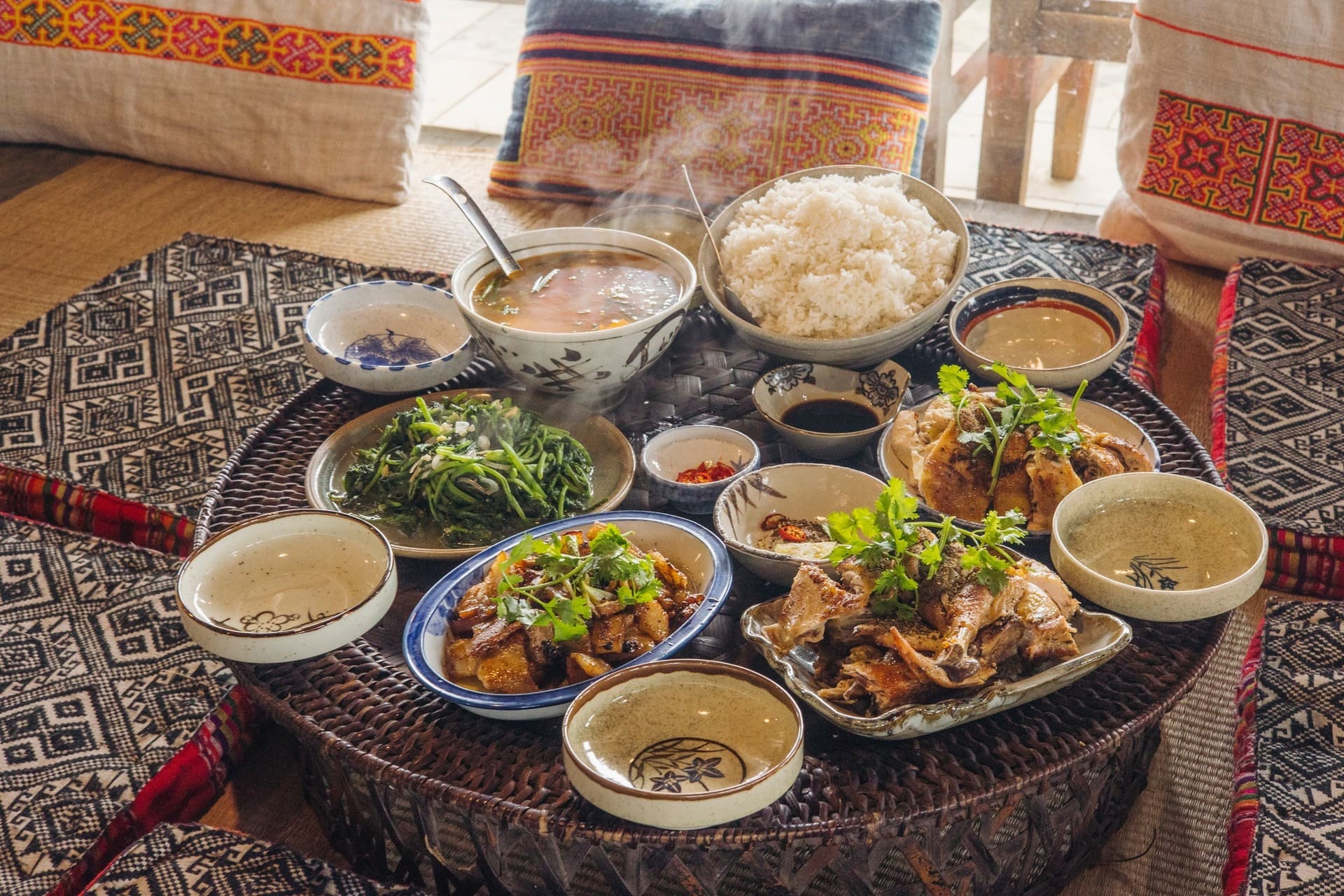 RÙA’S HOUSE MOUNTAIN HAMLET – CUỘC SỐNG TRÊN ĐỈNH NÚI BƯỚC RA TỪ GIẤC MƠ